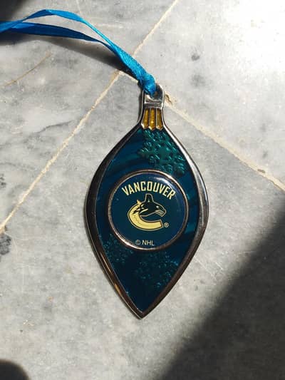 VANCOUVER Hockey Medal Contacts:03416623324