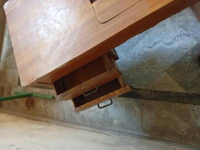 سلائی مشین سٹینڈ دستیاب ہے ہربنس برا لاہور 03260033381