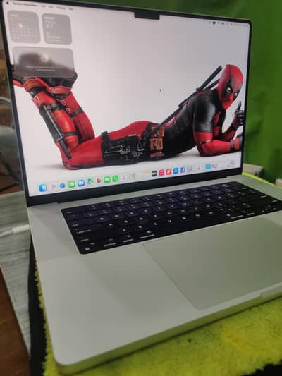 M1 Max 16inch 32 gb ram 1tb SSD