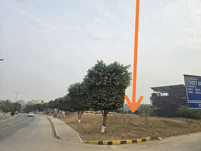 10 marla cornor plot for sale in park view city cryistal block ( investor rate )