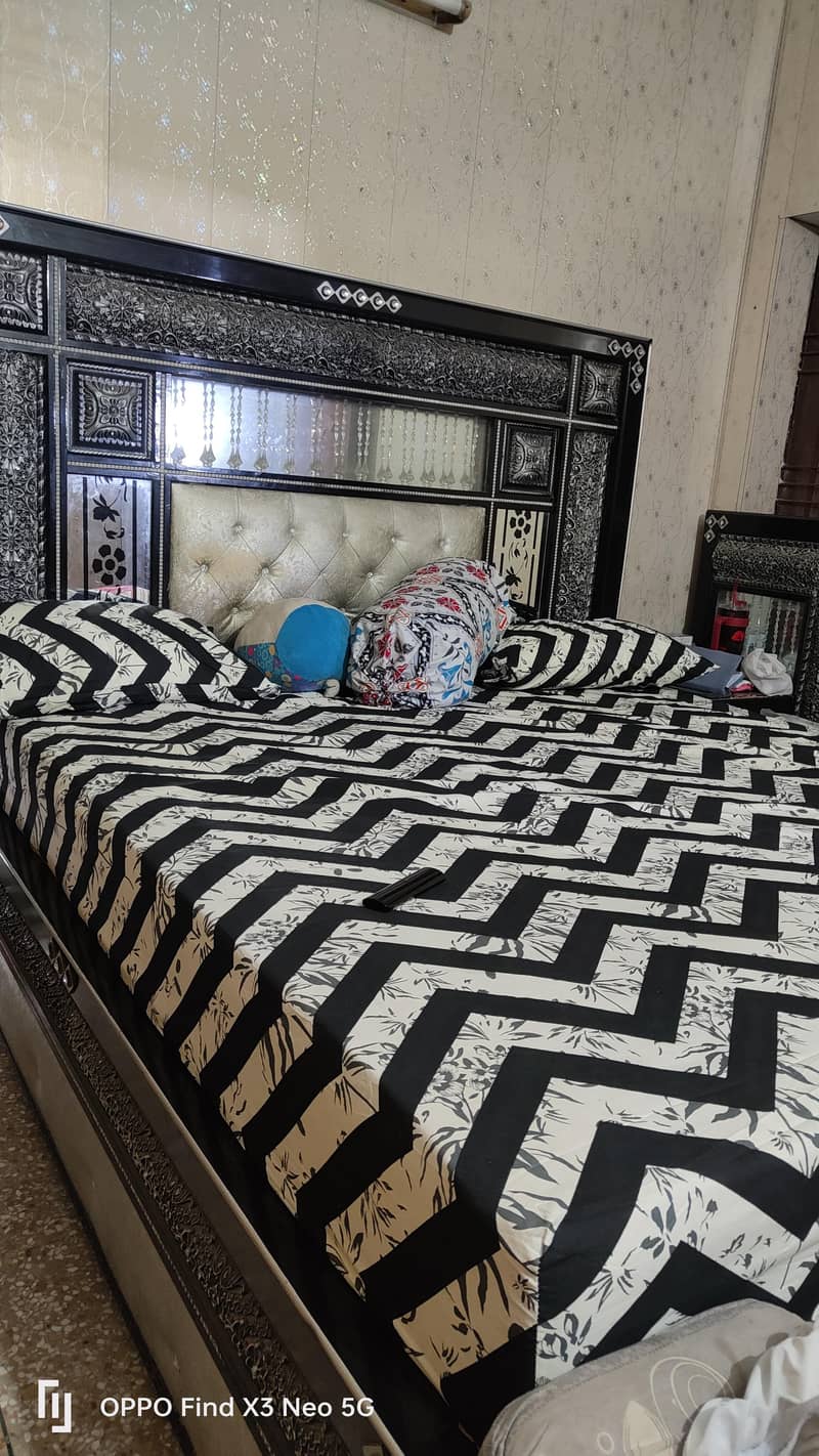 Solid Deco/Wooden King Size Bed Set 1