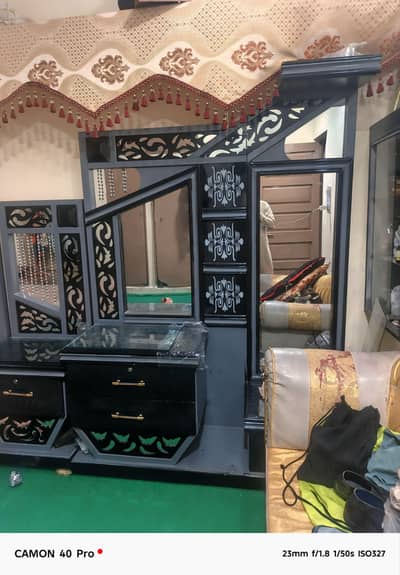 bed full size with 2 side tables 1 dress