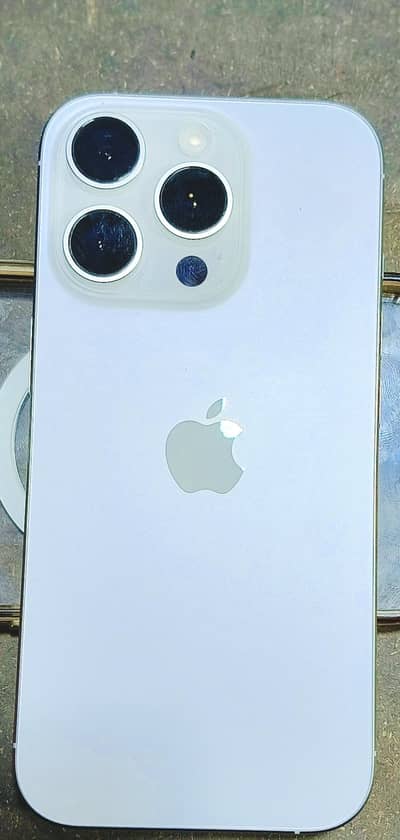 iphone 16 pro 10/10 condition