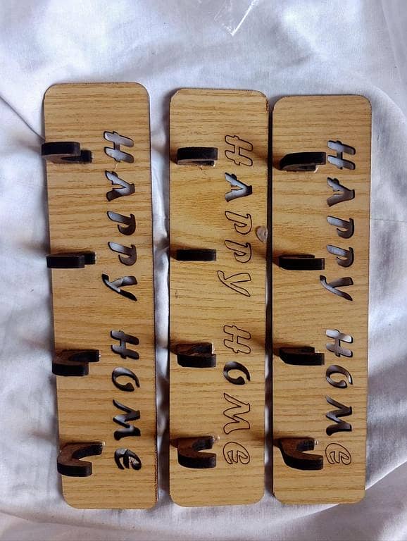 4 Hooks Wall Stand – Lightweight Use (Keys, Mask, Cables, etc. )