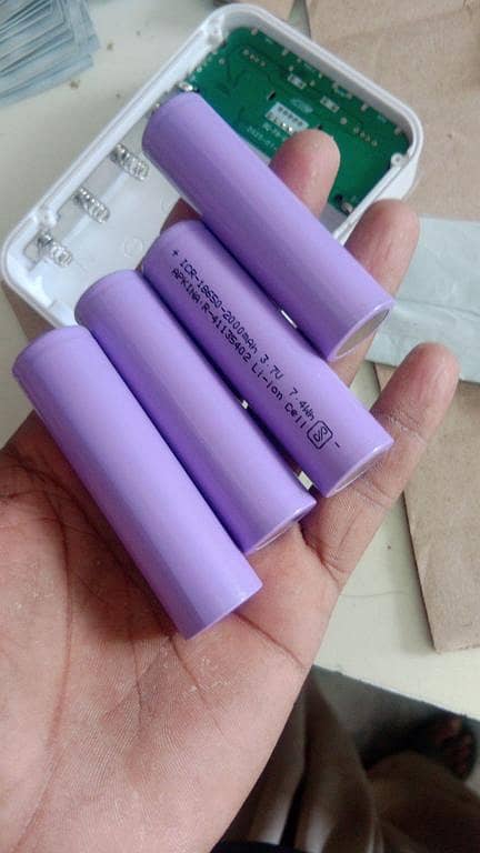 Original Brand New 18650 2000mAh Lithium-Ion Battery Cell (1A)