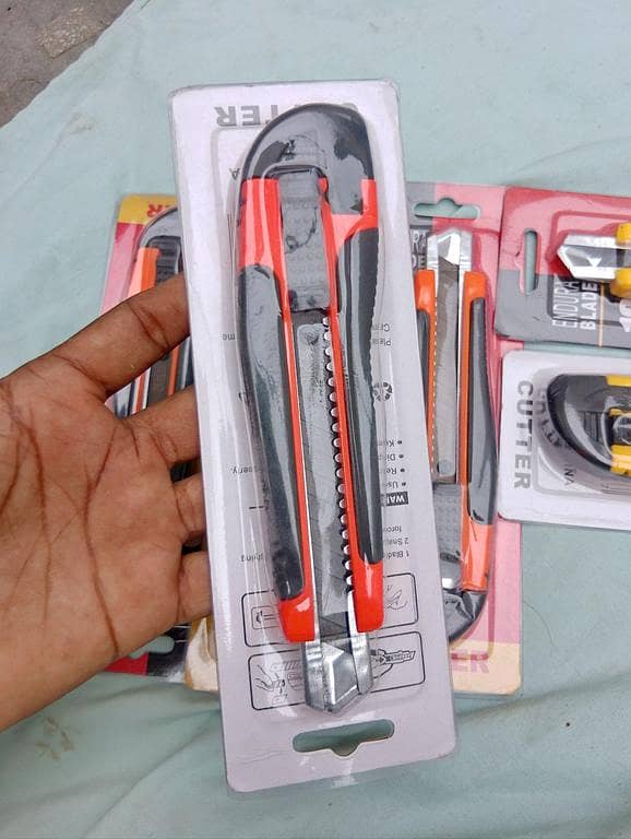 18mm Wide Blade Cutter for School, Office, and General Use