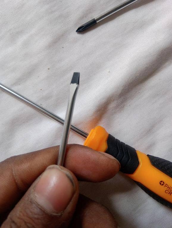 CR-V Screwdriver Set: Flat Head and Phillips Head, Anti-Slip Handle, Multiple Sizes