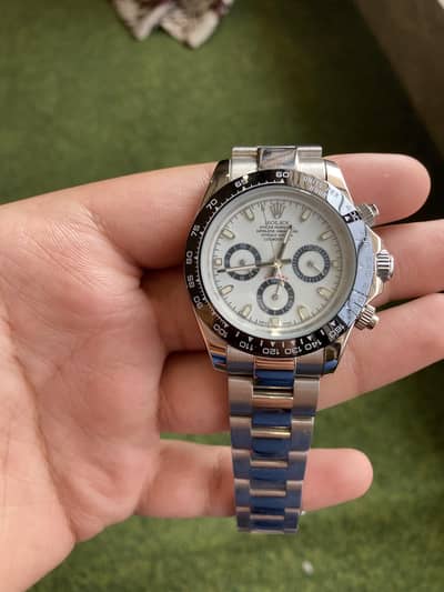 automatic watches and quartz movement watches are available