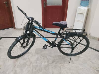 Chicago MTB bicycle with free handpump. ONLY SERIOUS BUYERS CONTACT.