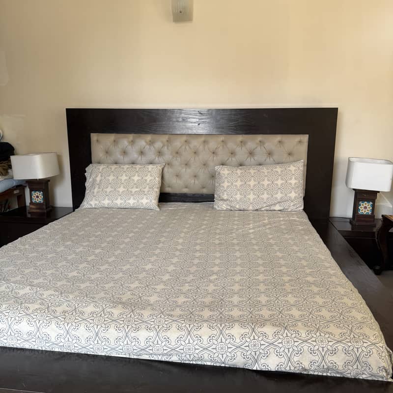 Bed with dressing table 1