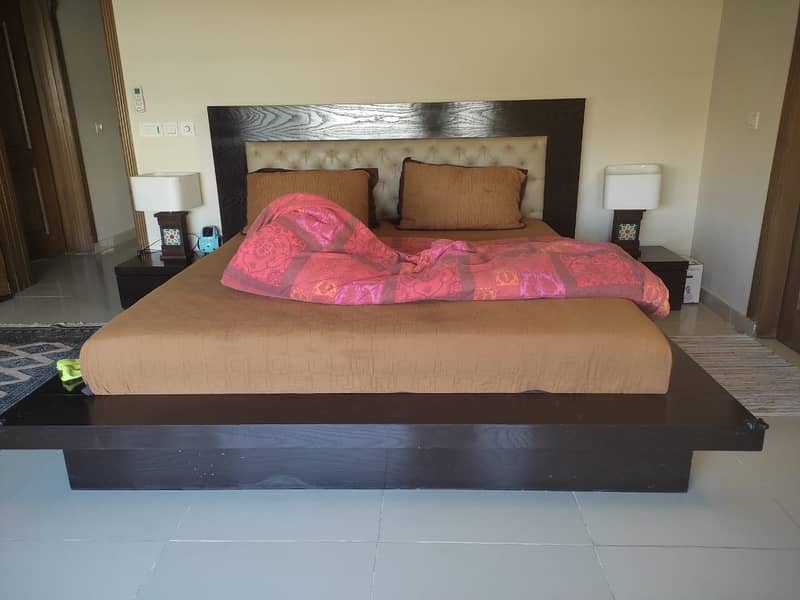 Bed with dressing table 4