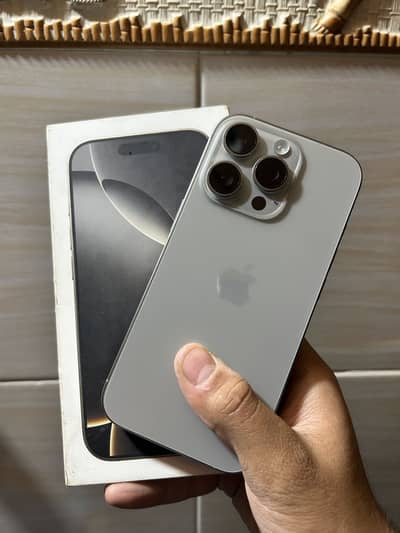 iPhone 16 pro 10/10 condition 128gb JV