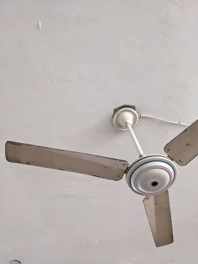 Ceiling fan Best for home use . . . izafi tha to sale kr rha
