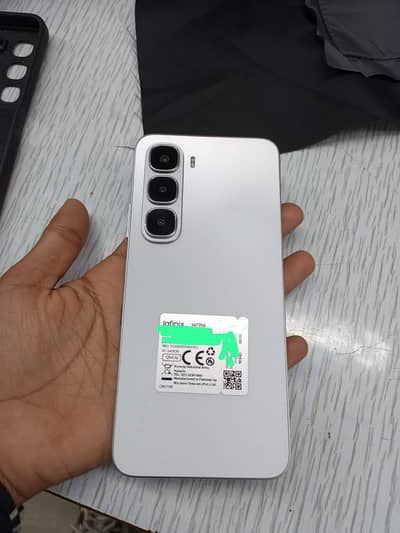 Infinix hot60i 6+4/128gb with box charger