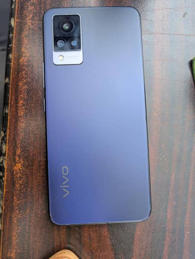 Vivo v21 used mobile No box privait charger