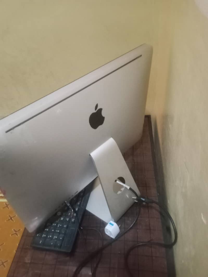 Apple computer 2