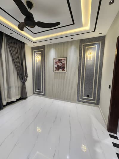 10 Marla Like Brand New Upper Portion Available For Rent In Bahria Town Lahore