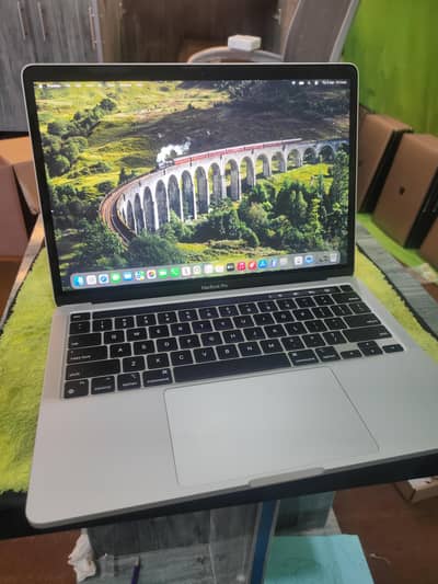 M1 pro 2020 16gb ram 512 SSD 13inch