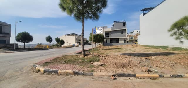 939 Overseas 3, 10 Marla Hight Location, Level Plot