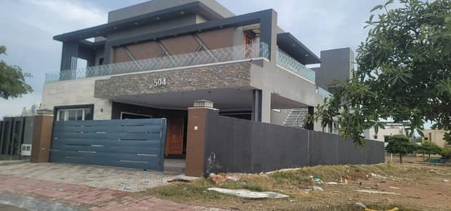 1 Kanal House Is Available For Sale In A Block