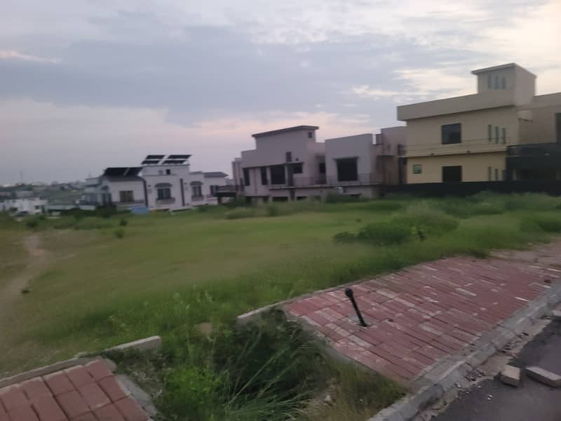 10 Marla Solid Plot In P Block 1