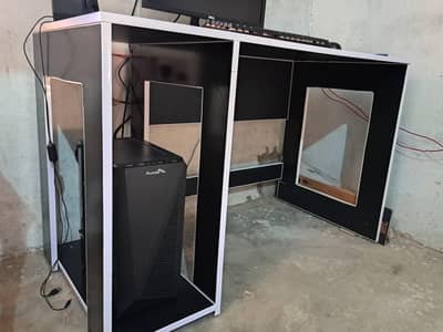 Core i7 4th gen with Rx590 8GB Saphire nitro GPU include monitor