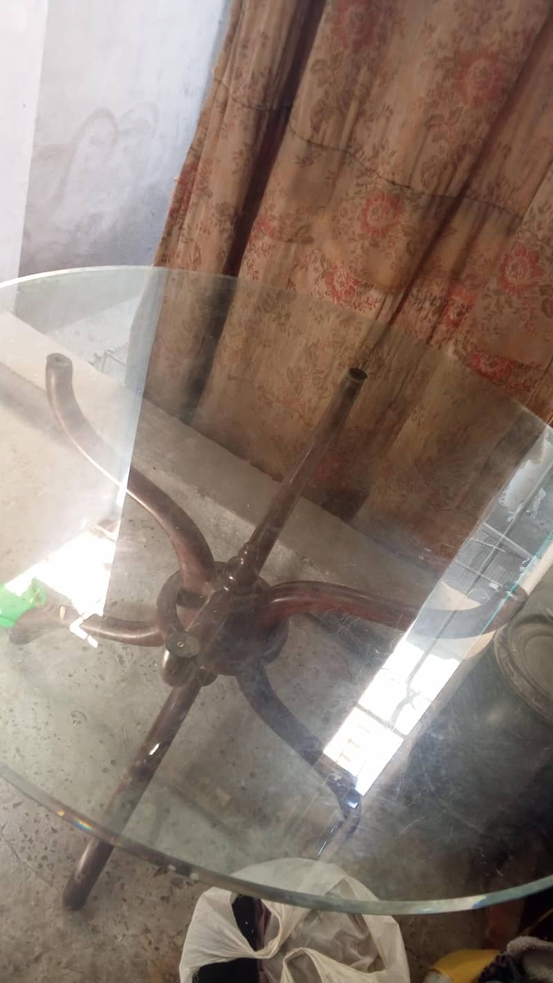 round dining table 1