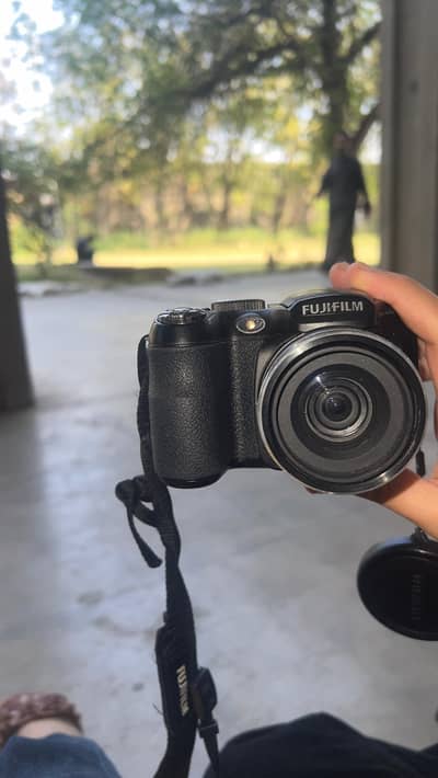 FUJIFILM - S1800- DIGITAL CAMERA