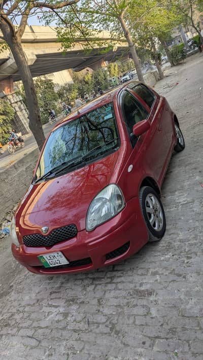 vitz 2002 good looking car bran new coy