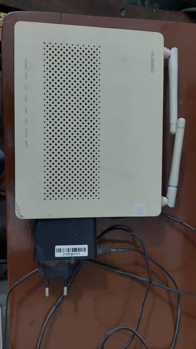 HUAWEI Fibrenet Router with adapter