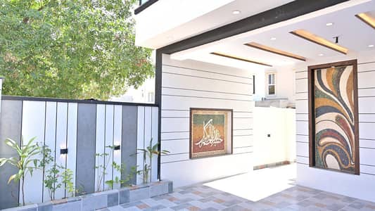 10.4 Marla Beautifull House for sale, suitable for 2 families.