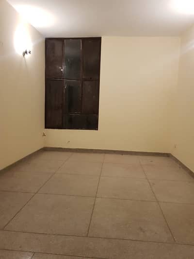 2 beds flat available for rent