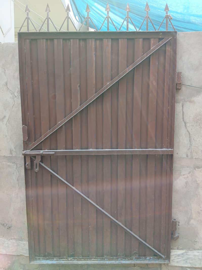 solid iron gate 0