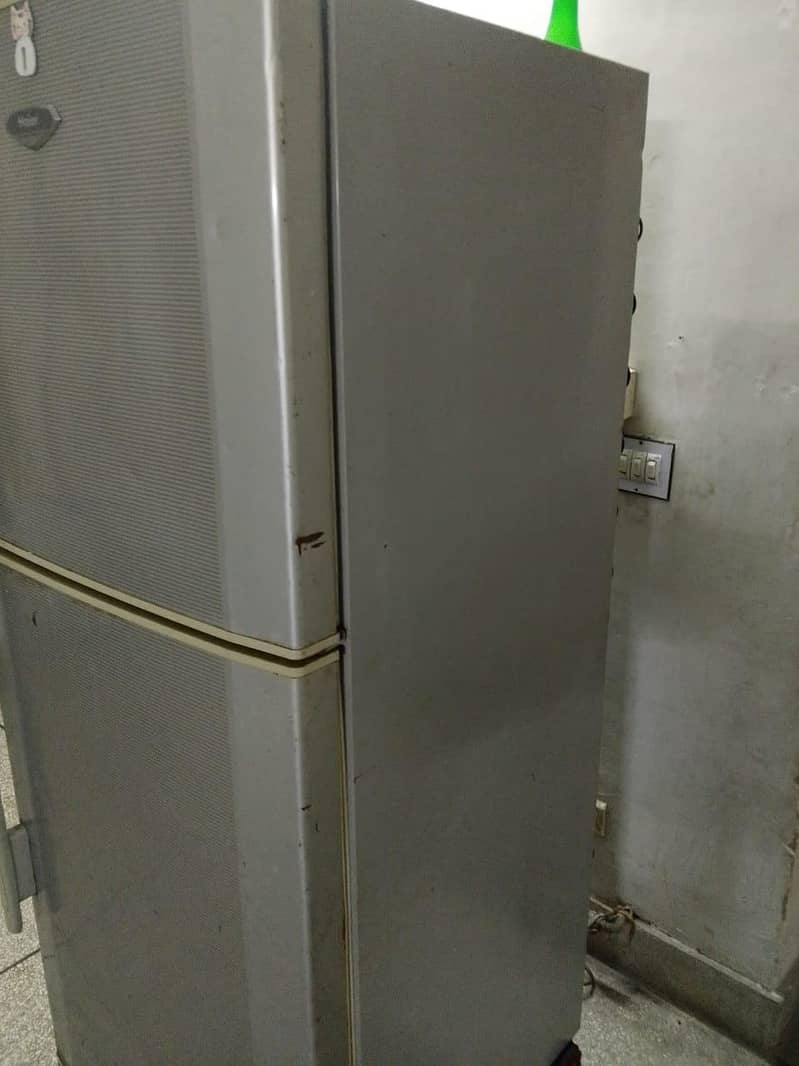 بہت اچھا فرج ہے اچھا ورکنگ میں ہےارمی پرسن ھوں پوسٹٹینگ ہو گی ہے ارجنٹ 0