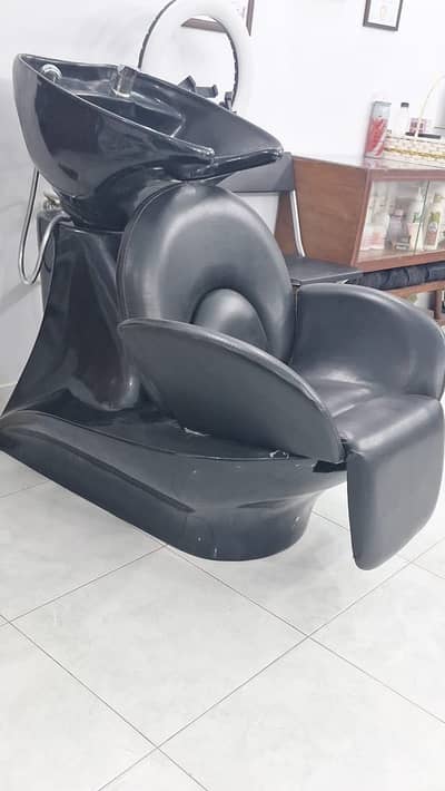 SALON CHAIRS UP FOR SALE