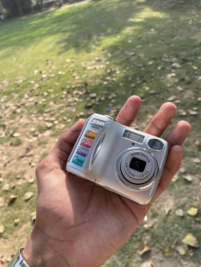 Nikon Coolpix 3200 3.2MP Digital Camera In Good Condition