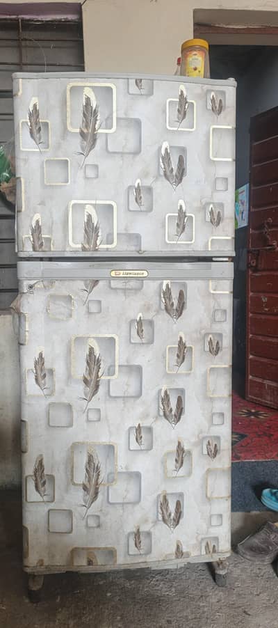 fridge dawlance cream colour good condition very fast cooling cooling