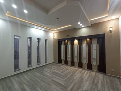 10 Marla Used House For Sale In Valancia Town Lahore.