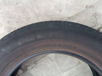 “Car Wheel for Sale – Excellent Condition (Second Hand)”