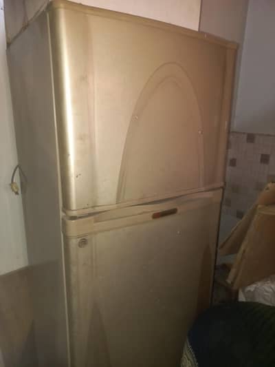 dawlance fridge urgent for sale