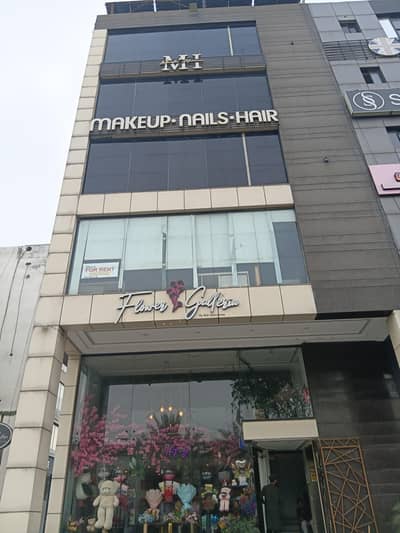 4 Marla building available