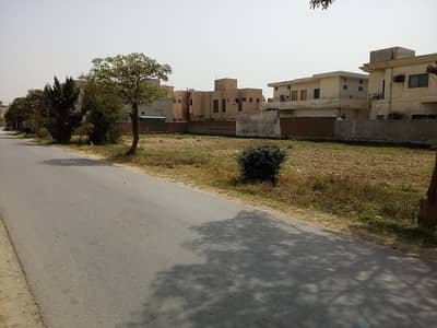 At Central Location Easy Access To 120 Feet Wide Road 10 Marla Plot For Sale
