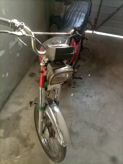 CRown 70cc bike good condition 03137779344 call only