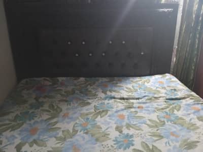 srf necha sa AK lkri roti ha bki teak ha