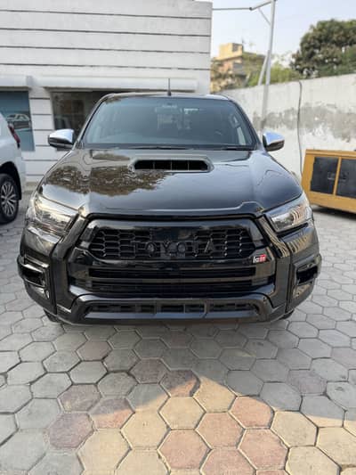 toyota hilux revo v model 2017