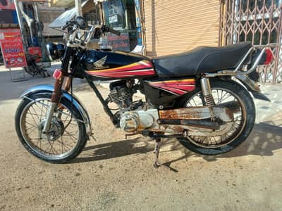 Honda cg 125 Karachi num 2012 model hundred percent original condition