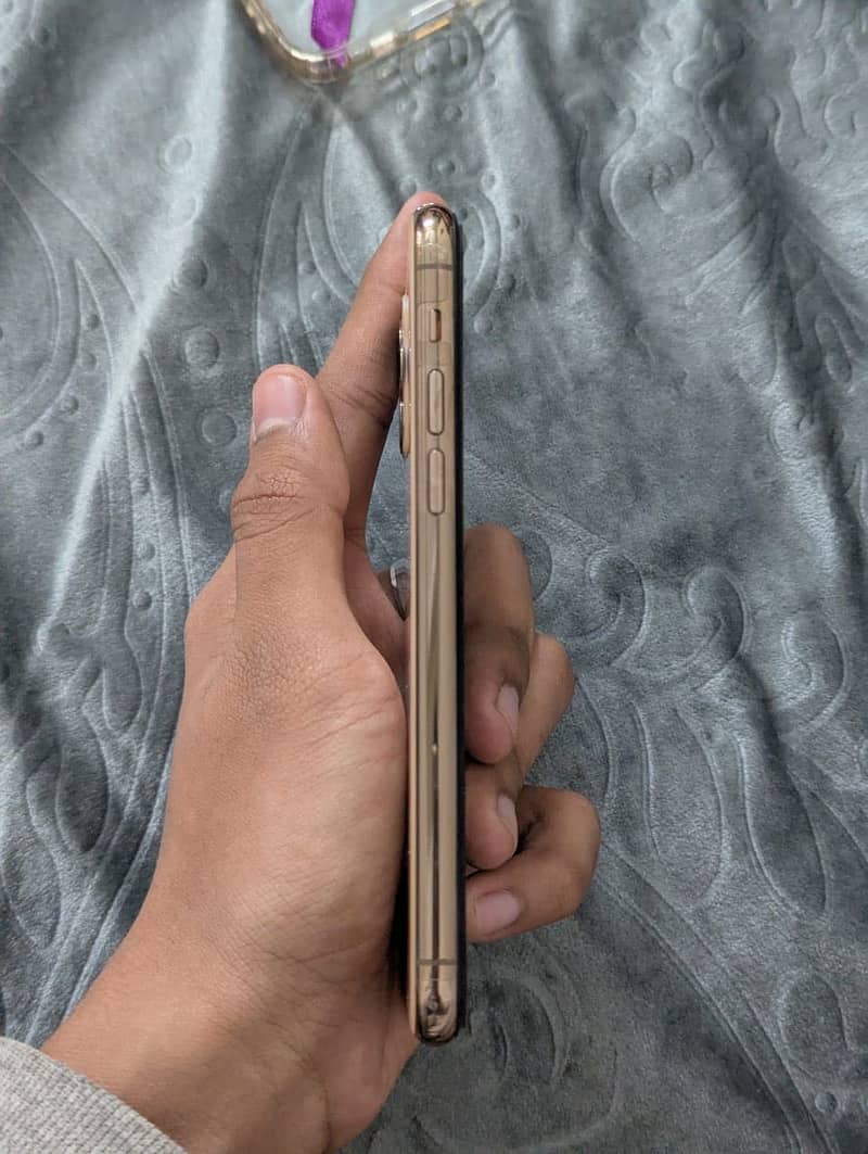 Iphone 11 pro 4