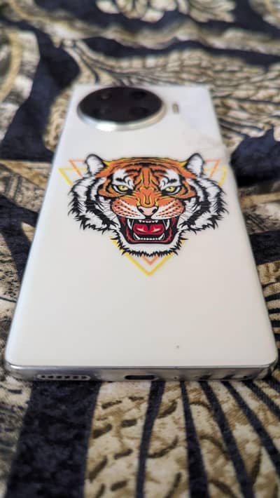 20 pro plus PTA official dule sim original box cagr Sath urgent sel no