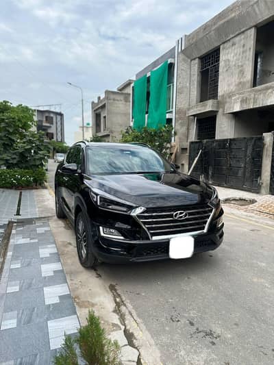 Hyundai Tucson AWD in prestige condition
