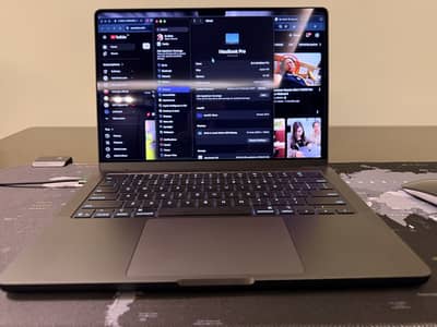 MacBook Pro M5 2026 24 GB ram and 1tb HDD immaculate condition